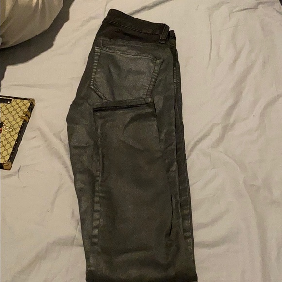 $200 - Picture 1 of 7